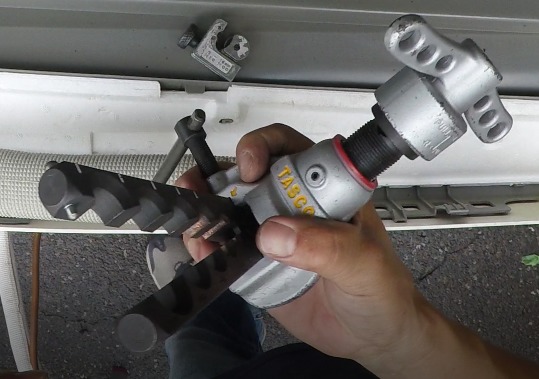 エアコン銅管 フレア加工の方法】フレアツールの使い方|修理方法.com